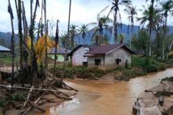 Banjir Terjang Tapanuli Tengah akibat Tanggul Sungai Jebol, 150 Warga Mengungsi