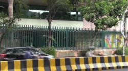 Wali Kota Surabaya Minta Tinggi Pagar Depan Mal Diturunkan, Bukan Dibongkar
