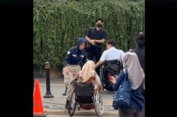 Reaksi Pramono Lihat Petugas Transjakarta Aktif Bantu Penumpang Disabilitas