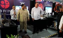 Momen Prabowo Jajal Inovasi BRIN, Injak Genteng Biomassa hingga Minum Air Olahan