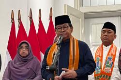 Pramono Instruksikan DLH Bersihkan Tumpukan Sampah di Depan SD Kedaung Kali Angke Jakbar