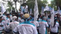Demo Buruh di DPRD Sumut, Tuntut Perubahan Kebijakan Ketenagakerjaan