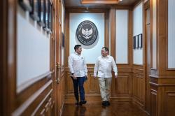 Seskab Teddy Bertemu Haji Isam, Bahas Investasi-Hilirisasi di Indonesia
