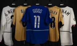 5 Jersey Ikonik Class of ’92 MU Dilelang: Ada Giggs, Scholes hingga Beckham