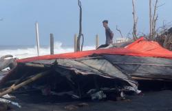 Gelombang 5 Meter Terjang Pantai Trisik Kulonprogo, Bangunan TPI hingga Pos SAR Rusak