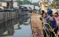 Pramono Targetkan Normalisasi Kali Cakung Lama Rampung 2028, Kurangi Potensi Banjir