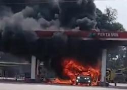 SPBU Lubuk Terap Pelalawan Terbakar usai Mobil Modifikasi Tangki BBM Meledak