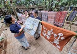 Tenun Nusa Cendana, Dari Kain Bangsawan hingga Kain Lamaran