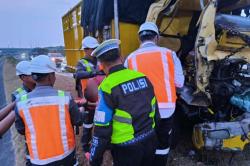 Kecelakaan Maut Truk Tabrak Tronton di Tol Jombang-Mojokerto, Sopir Tewas