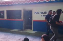2 Pos Polisi di Surabaya Dibom Molotov OTK, Pelaku Naik Motor Berpakaian Hitam