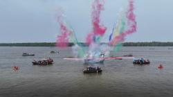Semarak HUT RI, Bendera Merah Putih Sepanjang 50 Meter Dibentangkan di Perairan Asahan