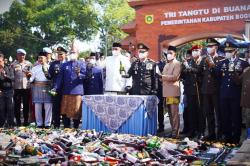 HUT ke-81 RI, Polres Bogor Musnahkan 1,5 Juta Butir Obat Keras dan Ribuan Botol Miras