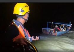 Kapal Mati Mesin Diterjang Ombak Tinggi, 4 Nelayan Terombang-ambing di Laut Bangka