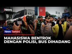 Massa Mahasiswa dan Polisi Sempat Terlibat Aksi Saling Dorong di Jalur Transjakarta