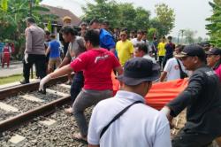 Pesepeda Ontel Tewas Tertabrak Kereta Api Batara Kresna di Sukoharjo, Terpental 40 Meter