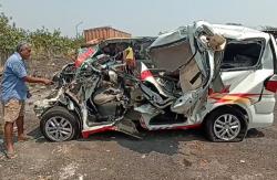 Penampakan Ambulans usai Kecelakaan Beruntun di Tol Batang-Semarang Tewaskan 3 Orang