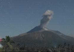 Gunung Lewotobi Laki-Laki Meletus Malam Ini, Semburkan Abu Vulkanik 1.000 Meter
