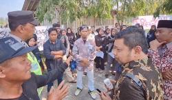 Demo Tolak Regrouping SDN Hargomulyo Kulonprogo, Warga Blokade Akses ke Sekolah