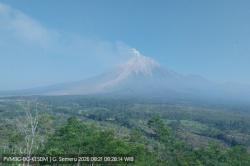 Gunung Semeru Meletus Pagi Ini, Kolom Abu Membubung Setinggi 800 Meter ke Langit