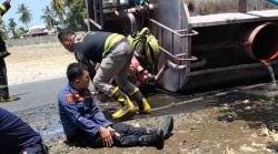 Kecelakaan Mobil Damkar Terguling saat ke Lokasi Kebakaran di Polman, 8 Personel Luka-Luka