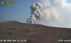Gunung Anak Krakatau Erupsi Sore Ini, Luncurkan Abu Vulkanik 300 Meter