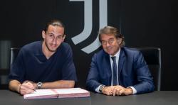 Juventus Resmi Pinjam Kiper Wolfsburg Kamil Grabara! Opsi Permanen Rp237 Miliar