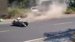 Detik-Detik 3 Kendaraan Kecelakaan Beruntun di Sampang Terekam CCTV