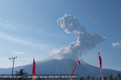Gunung Lewotobi Laki-laki Meletus Dahsyat, Abu Tebal Membubung Setinggi 2,5 Km