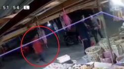 Terekam CCTV! Pria di Asahan Ditikam Tukang Becak saat Asyik Live TikTok 
