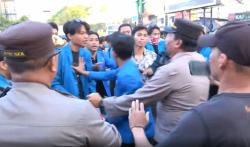 Demo Mahasiswa Desak Pengesahan UU Perampasan Aset di Makassar Ricuh