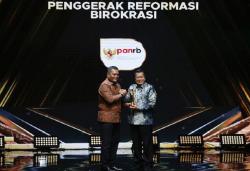 Dorong Transformasi Birokrasi, Rini Widyantini Raih Penghargaan Pemimpin Daerah Awards 2026
