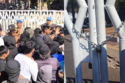 Desak Bupati Gowa Sitti Husniah Talenrang Mundur, Massa Gembok Gerbang Kantor