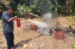 Inovasi Aryanto Misel Cirebon, Sulap Kulit Singkong Jadi Bom Bola Pemadam Api