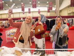 Berburu Fashion di Warehouse Lebih Memuaskan daripada Checkout di HP? Ini Faktanya!
