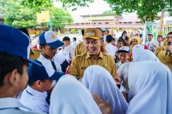 Hari Pertama Belajar Tatap Muka, Wako Agung Tinjau Sekolah dan Sapa Siswa