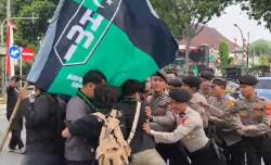Demo HMI Desak KPK Usut Kasus Korupsi di Depan Kantor Bupati Bogor Ricuh