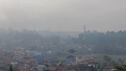 Kabut Asap Selimuti Bukittinggi, Sekolah Wajibkan Siswa dan Guru Gunakan Masker