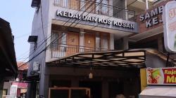 Unik! Bukan Kos Biasa, Kamar di Bandung Ini Dihuni 22 Ekor Ayam