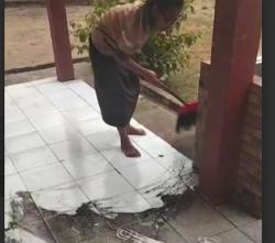Hujan Abu Erupsi Gunung Anak Krakatau Landa Tanggamus, Dinkes Buka Posko