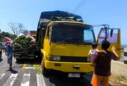 Kecelakaan Beruntun 3 Kendaraan di Sampang, 3 Orang Luka Berat