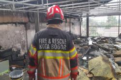 Kebakaran Pesantren Al Falakiyah Bogor, Puluhan Santri Sesak Napas Dilarikan ke RS
