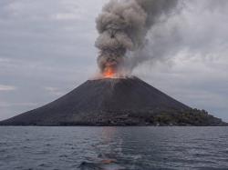 Sebelum Liburan, Wisatawan Wajib Cek Destinasi dan Transportasi di Tengah Erupsi Anak Krakatau