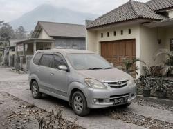 Jangan Langsung Dielap! Ini Cara Membersihkan Mobil yang Kena Abu Vulkanik Anak Krakatau