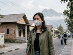Waspada! Abu Vulkanik dari Erupsi Gunung Anak Krakatau Terbukti Berbahaya bagi Kesehatan
