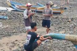 Nelayan Banten Nekat Tetap Melaut di Tengah Guyuran Abu Vulkanik Gunung Anak Krakatau