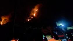 Kebakaran Hutan Kepung Gunung Bulu Saukang, Ratusan Pendaki Terjebak Dievakuasi