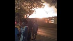 Kebakaran Hebat Pabrik Kayu di Pasuruan, Warga Panik Khawatir Api Merembet ke Permukiman