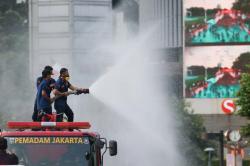 Pemprov DKI Lanjutkan Penyemprotan Water Mist Hari Ini, Atasi Dampak Abu Anak Krakatau