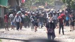 Bentrok 2 Kelompok di Makassar, Polisi Tembakkan Gas Air Mata