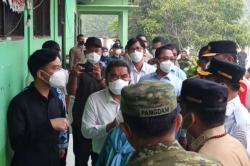 Wapres Gibran Tinjau Sekolah di Tengah Kabut Asap Karhutla Palangka Raya, Siswa Tetap Belajar